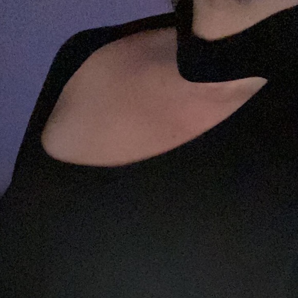 New York & Company Cut Out Top - Picture 3 of 3